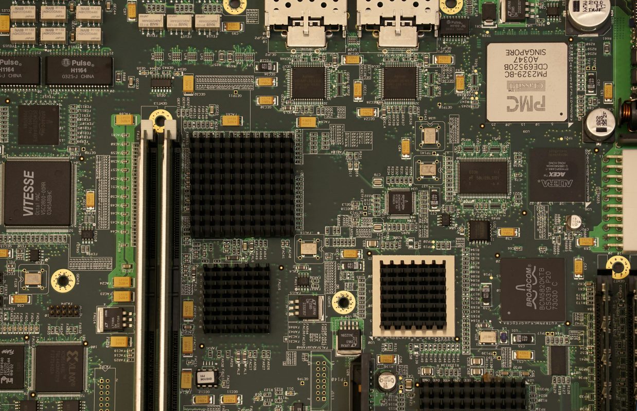 Apa Itu Motherboard? Komponen, Fungsi, Jenis, & Cara Kerjanya