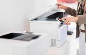 Perbandingan kekurangan dan kelebihan printer LaserJet vs Inkjet untuk kebutuhan kantor - solusi sewa printer terbaik Raja Printer 2026